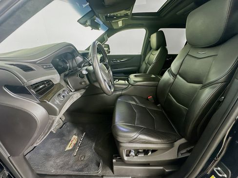 Used 2018 Cadillac Escalade Platinum image 13