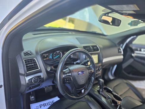 Used 2017 Ford Explorer XLT w/ Equipment Group 202A FWD image 17