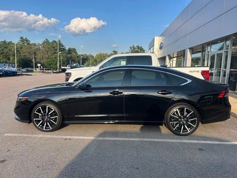 Used 2025 Honda Accord Touring image 2