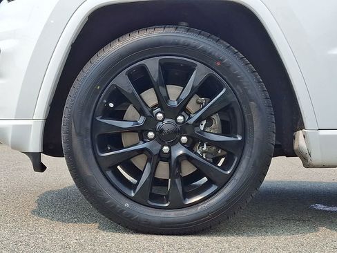 Used 2021 Jeep Grand Cherokee Laredo X AWD/4WD image 9