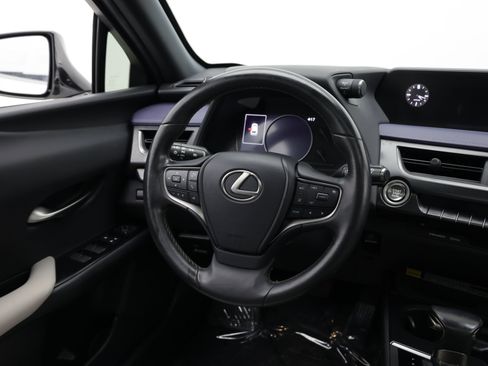 Used 2022 Lexus UX 200 w/ Accessory Package (Z1) FWD image 34