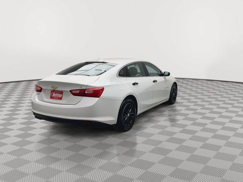 Used 2017 Chevrolet Malibu LT w/ Leather Package FWD image 34