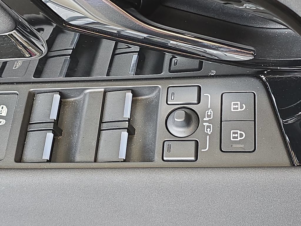 Certified 2026 Land Rover Range Rover Evoque S AWD/4WD image 30