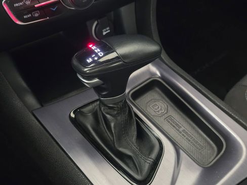 Used 2017 Dodge Charger R/T w/ Blacktop Package image 32