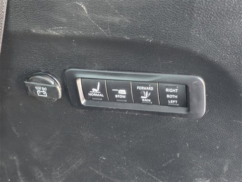 Used 2018 Chrysler Pacifica Limited w/ Tire & Wheel Group image 12