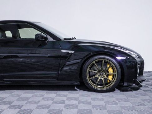 Used 2021 Nissan GT-R Premium AWD/4WD image 3