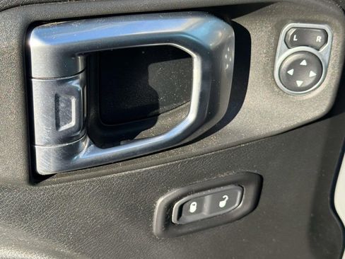 Used 2019 Jeep Wrangler Unlimited Sport S image 23