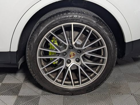 Certified 2023 Porsche Cayenne Platinum Edition AWD/4WD image 12