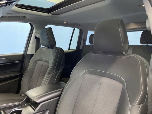 Certified 2024 Jeep Grand Cherokee Laredo X image 8