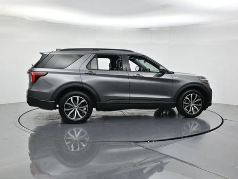 Certified 2025 Ford Explorer ST-Line AWD/4WD image 2