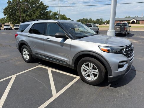 Used 2021 Ford Explorer XLT w/ Equipment Group 202A AWD/4WD image 6