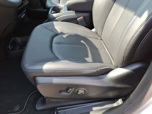 New 2026 Chrysler Pacifica Select image 17