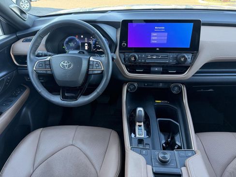 Used 2024 Toyota Grand Highlander AWD Hybrid image 28