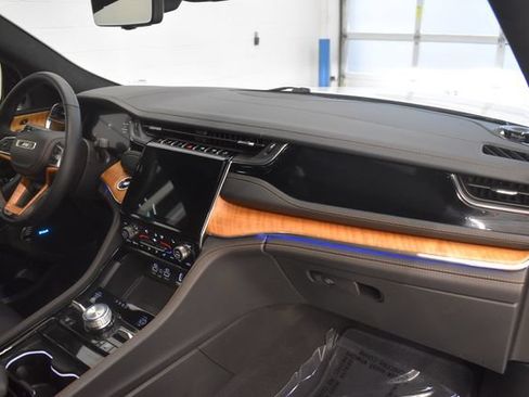 Used 2024 Jeep Grand Cherokee L Summit AWD/4WD image 18