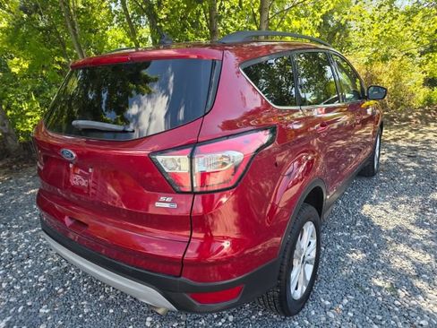 Used 2018 Ford Escape SE w/ SE Sync 3 Package AWD/4WD image 5