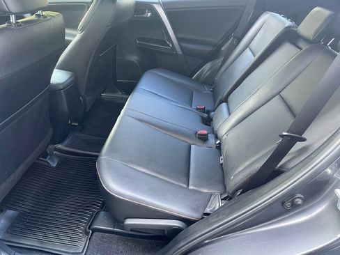 Used 2018 Toyota RAV4 SE w/ Power Extra Value Package AWD/4WD image 10