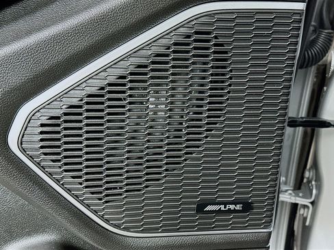 Used 2024 Jeep Grand Cherokee Limited w/ Luxury Tech Group II image 19