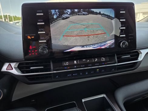 Used 2022 Toyota Sienna XLE FWD image 11