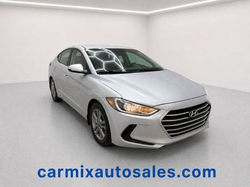 Used 2017 Hyundai Elantra SE FWD image 1