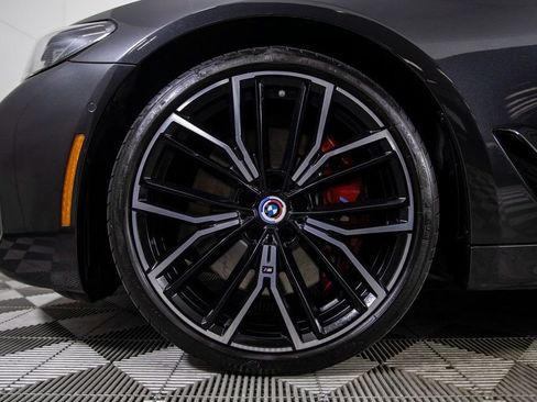 Used 2023 BMW M550i xDrive image 39
