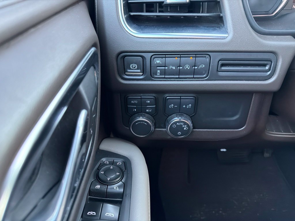 Used 2021 Chevrolet Tahoe LT w/ Luxury Package AWD/4WD image 23