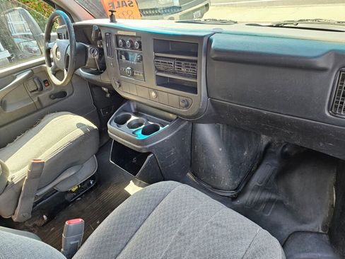 Used 2014 Chevrolet Express 3500 Extended w/ Chrome Appearance Package image 10