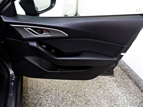 Used 2017 MAZDA MAZDA3 Sport FWD image 11