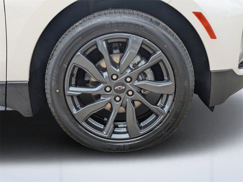 Used 2022 Chevrolet Equinox RS w/ RS Leather Package image 11