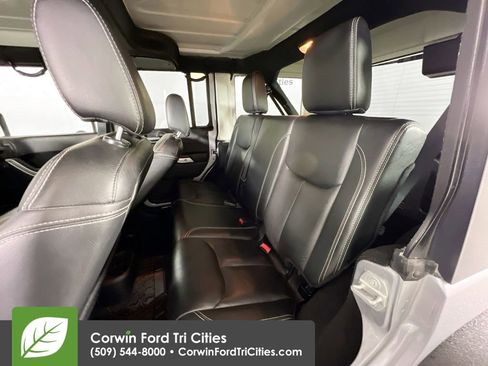 Used 2015 Jeep Wrangler Unlimited Sahara w/ Connectivity Group image 25