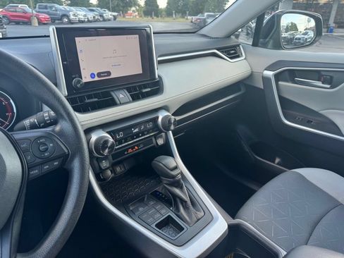 Used 2025 Toyota RAV4 XLE AWD/4WD image 13