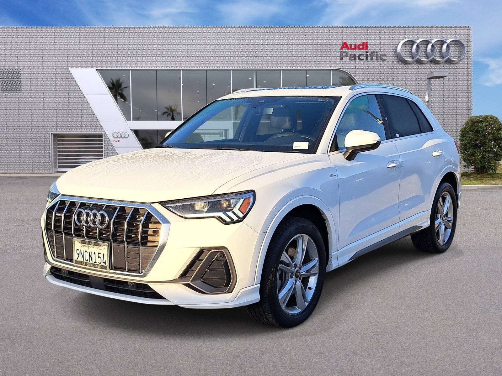 Used 2024 Audi Q3 2.0T Premium w/ Convenience Package AWD/4WD image 1