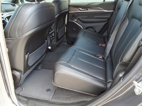 New 2026 Jeep Grand Cherokee Limited AWD/4WD image 11
