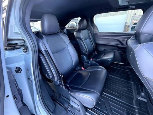 Used 2024 Toyota Sienna XLE Woodland Edition image 27