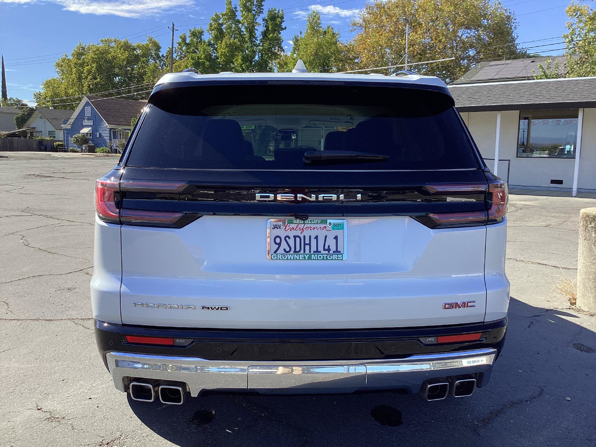 Used 2025 GMC Acadia Denali AWD/4WD image 9