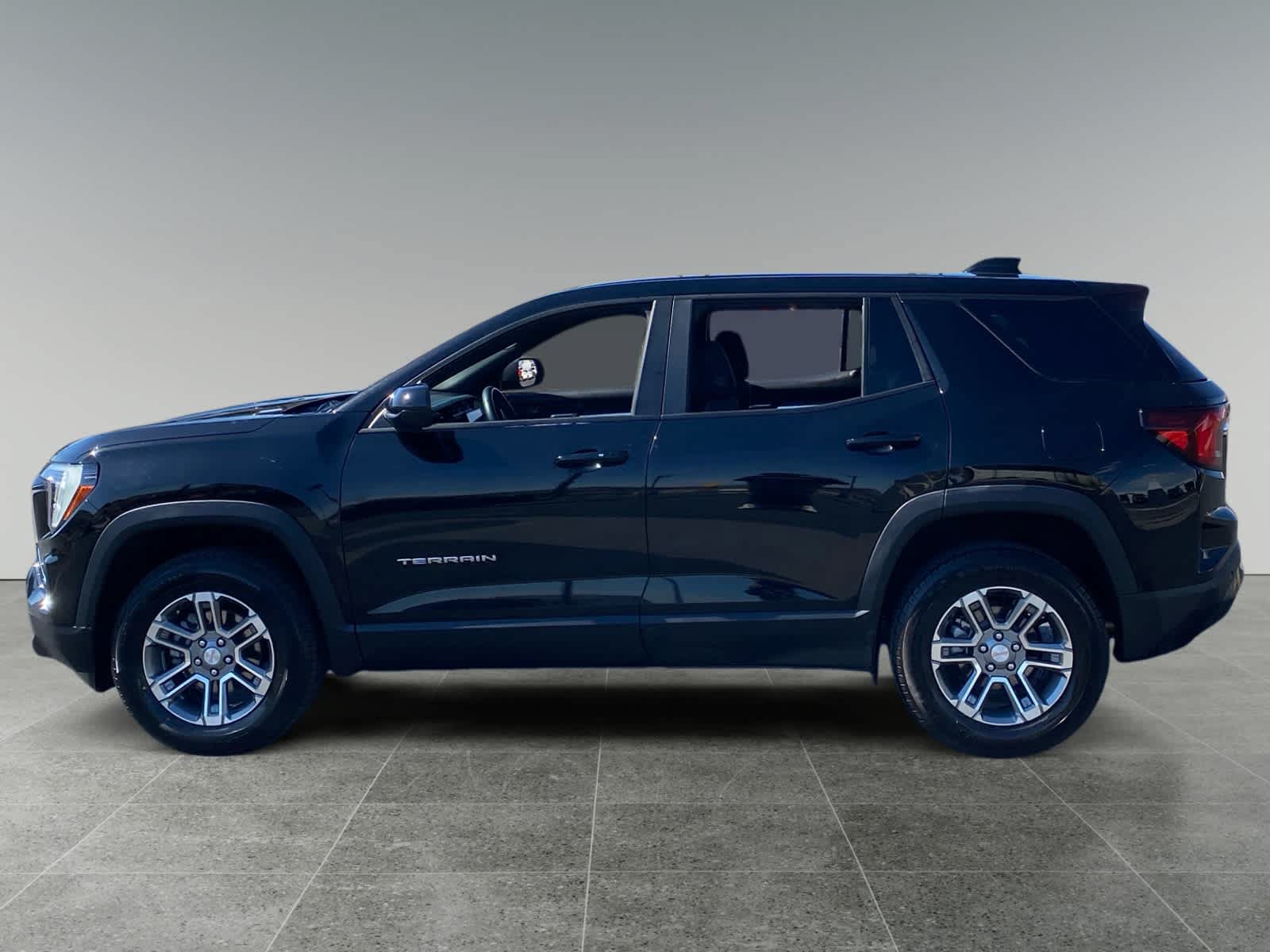 Used 2025 GMC Terrain Elevation FWD image 2