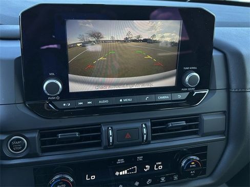 Used 2024 Nissan Pathfinder S image 18