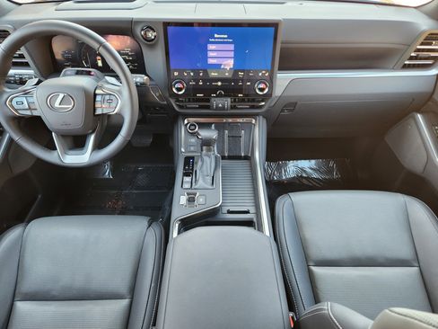 Used 2024 Lexus GX 550 w/ Accessory Package (2T) image 32