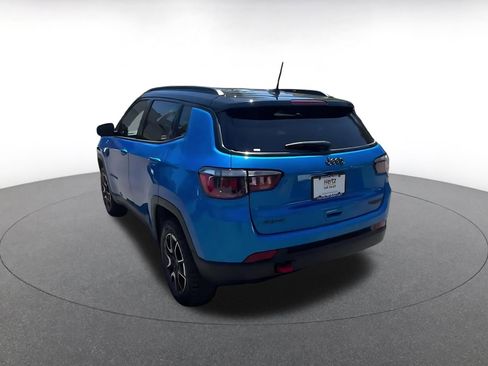 Used 2025 Jeep Compass Trailhawk AWD/4WD image 11