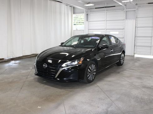 Used 2024 Nissan Altima 2.5 SV FWD image 4