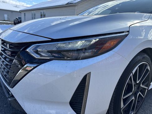 Used 2025 Nissan Sentra SR w/ SR Premium Package image 12