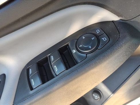 Used 2024 Chevrolet Equinox LT FWD image 16