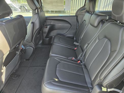 New 2026 Chrysler Pacifica Select w/ S Appearance Package image 25