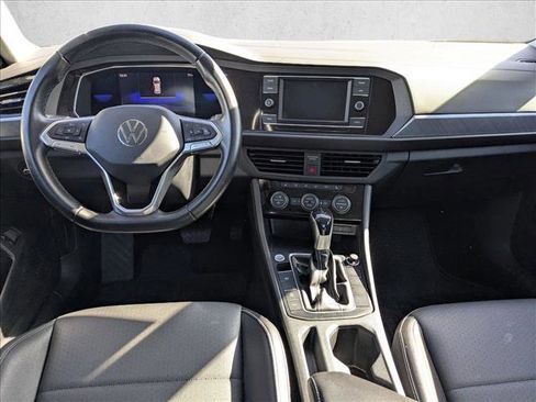 Used 2022 Volkswagen Jetta SE image 17
