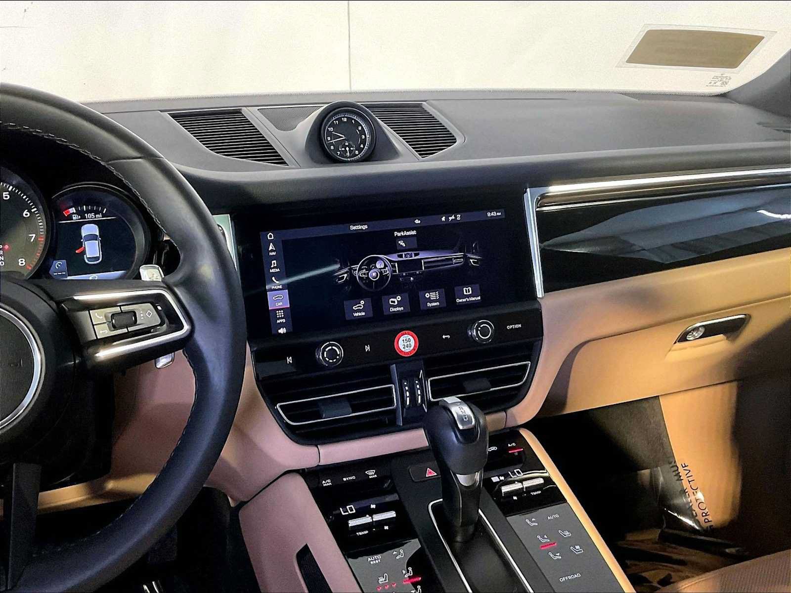 Certified 2023 Porsche Macan AWD/4WD image 16