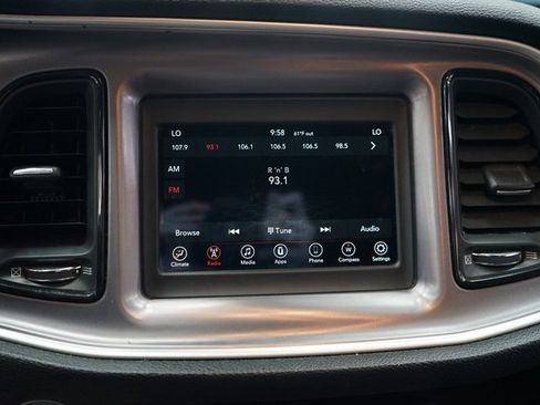 Used 2019 Dodge Challenger SXT image 34