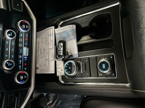 Used 2024 Ford Expedition XLT AWD/4WD image 17