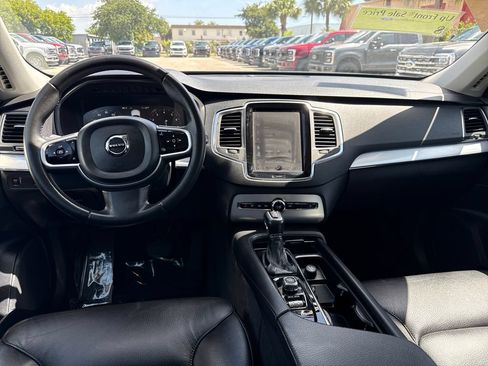 Used 2018 Volvo XC90 T6 Momentum w/ Convenience Package AWD/4WD image 5