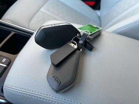 Certified 2025 Kia Sorento S w/ Panoramic Sunroof Package image 30