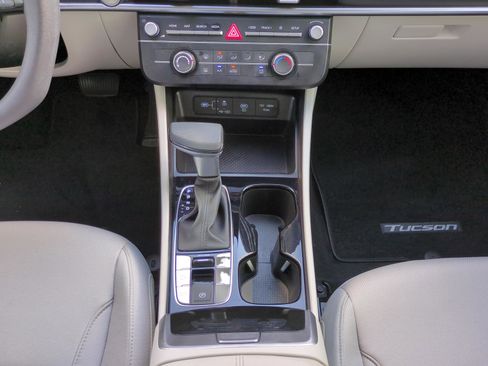 Certified 2025 Hyundai Tucson SE image 18