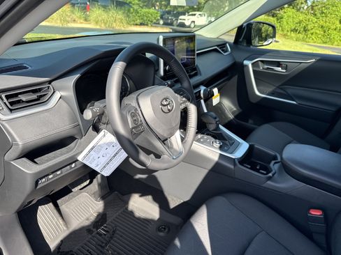 New 2025 Toyota RAV4 XLE w/ Convenience Package AWD/4WD image 15